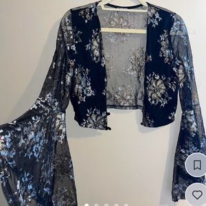 Fair sleeves mesh embroidered top